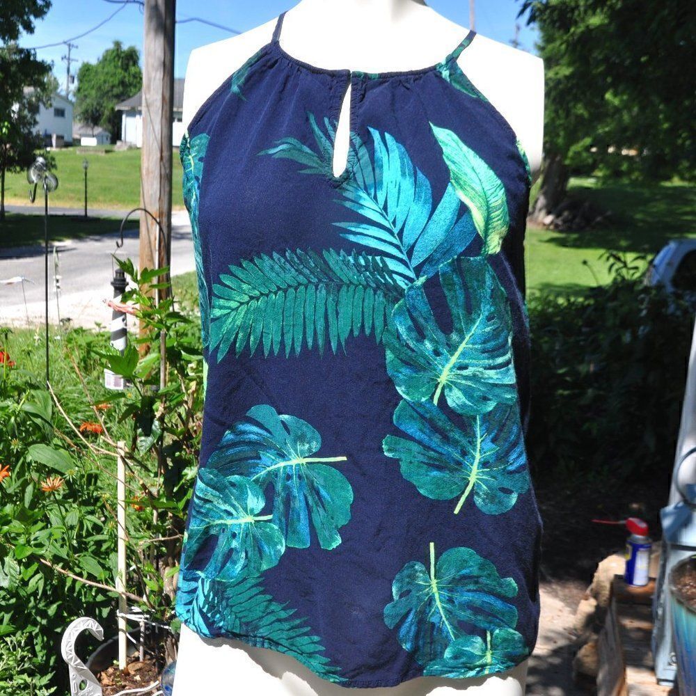 2/$10 Old Navy Tropical Top Sz Small Must Bundle for this Price